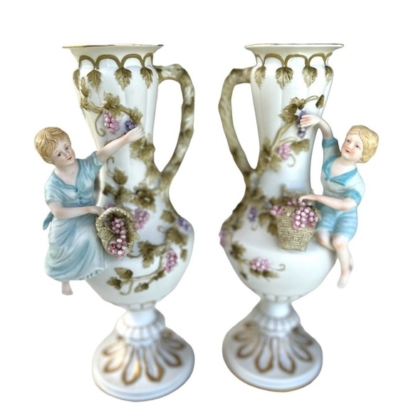 1950’S MCM ANDREA BY SADEK BOY & GIRL PORCELAIN VASES. MADE IN JAPAN.